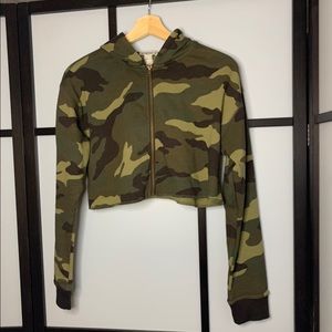 CROPPED ARMY PRINT SWEATER